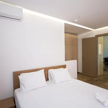 Maistros Mykonos * Φτελιά